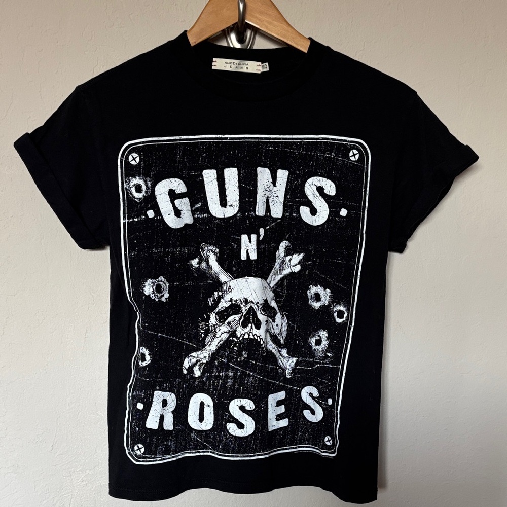 Alice + Olivia guns and roses tee shirt like new condition brushed
